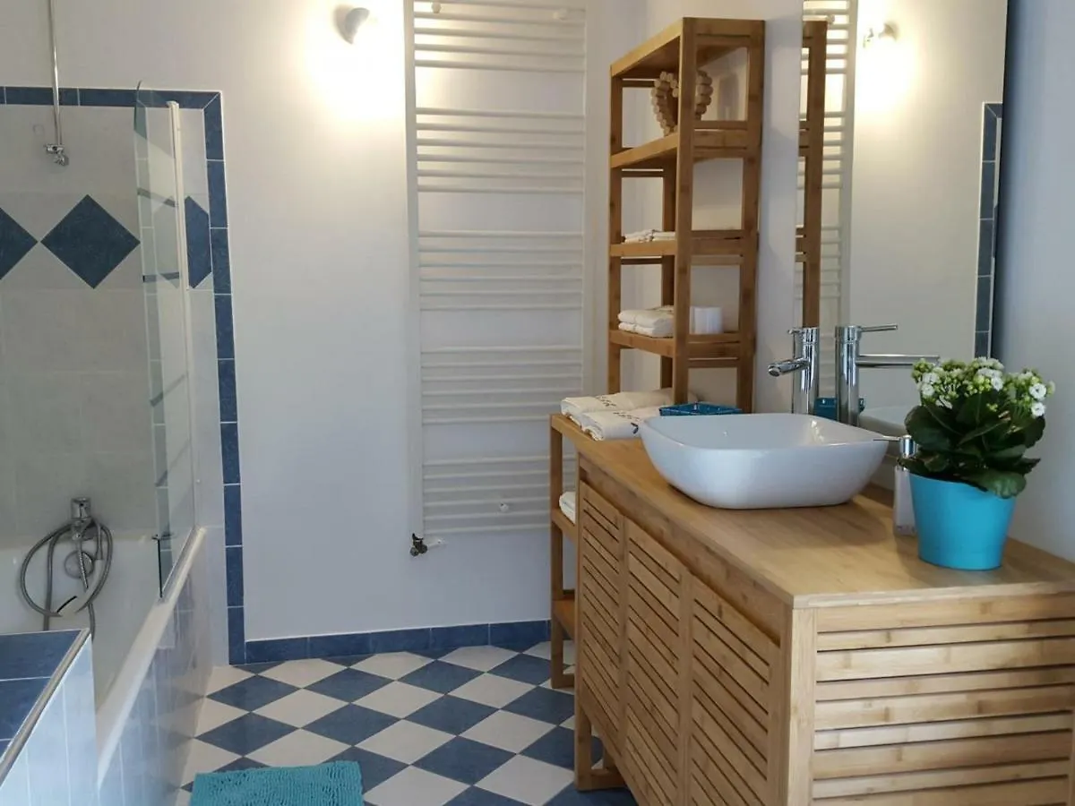 Gite De Charme Avec Piscine Privee, Terrasse Et Cour Close A Saint-Appolinard - Fr-1-496-202
